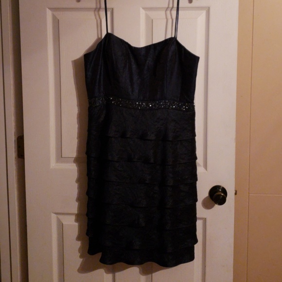 Dress - Picture 2 of 5